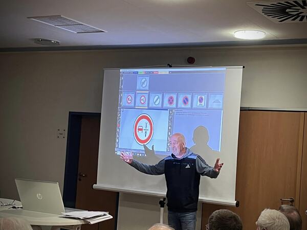 Vortrag mit Präsentation im Saal