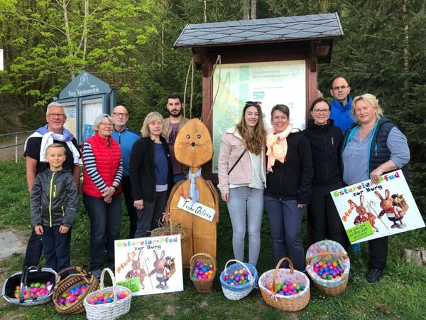 Gruppenfoto am Ostereierpfad