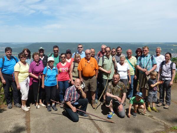 Gruppenfoto bei einer Familienwanderung